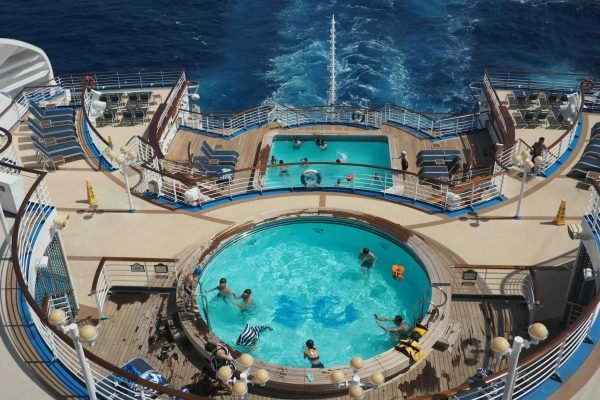 CruiseWithSwimmingpool_cp